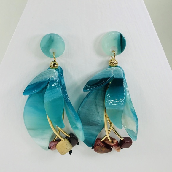 CLOSET REHAB Jewelry - 🆑 Flower Petal Earrings in Blue